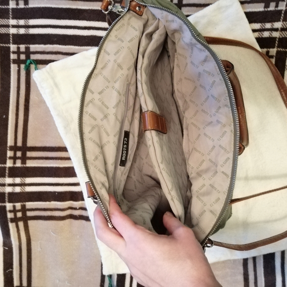 Roots Quilted Crossbody Tote Bag - Picture 7 of 13